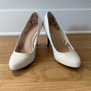 Kelly & Katie White Floral Lined Heels
